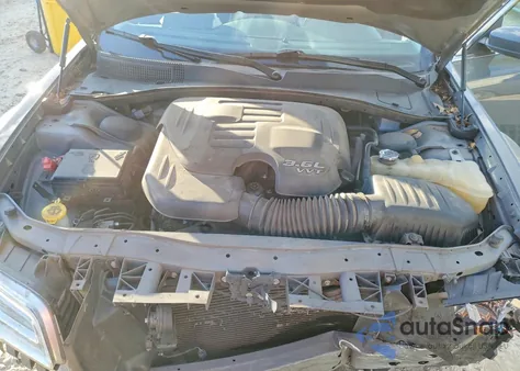 2019 Chrysler 300 Touring z USA, uszkodzony, nr VIN 2C3CCAAG7KH555942